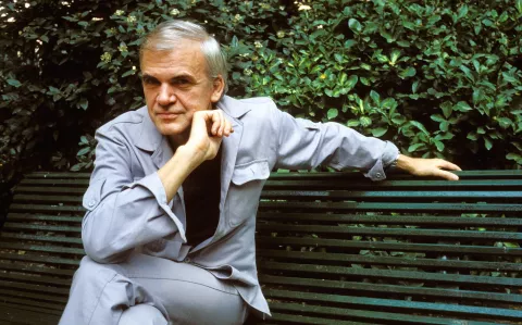 Estos son los 5 mejores libros para conocer a Milan Kundera