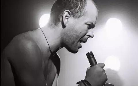 Luca Prodan, el niño rico que revolucionó el rock y murió por su rebeldía 