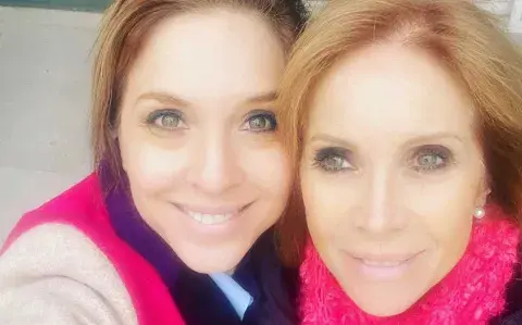 Carla Peterson y y su mamá fueron a ver Barbie