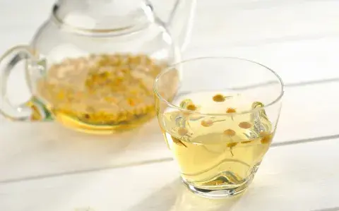 Los beneficios de tomar té de manzanilla.