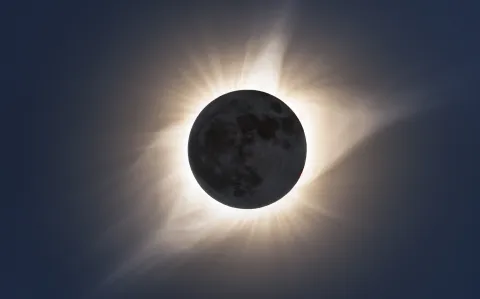 Eclipse solar en Libra: cuándo es y cómo te impacta su energía astral