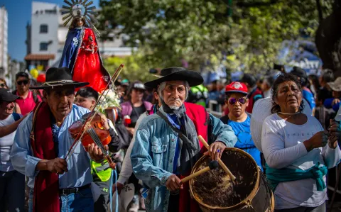 Miles de peregrinos llegan a la Fiesta del Milagro en Salta