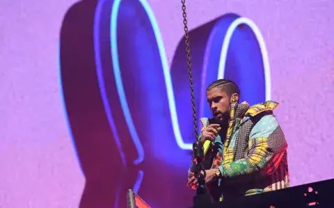 Una sexóloga criticó duramente a Bad Bunny por la letras de sus canciones 