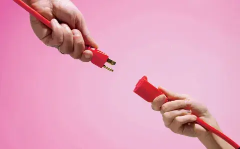 ¿Están desconectados? 🔌❤️ 7 claves para encender la chispa con tu pareja ¿Están desconectados? 🔌❤️ 7 claves para encender la chispa con tu pareja