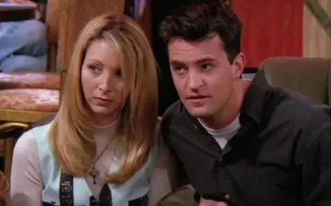 Lisa Kudrow, Phoebe de Friends, se despidió de Matthew Perry: "Gracias por confiar en mi"