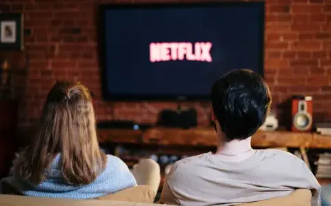 Netflix: cuánto queda después del aumento del dólar tarjeta.