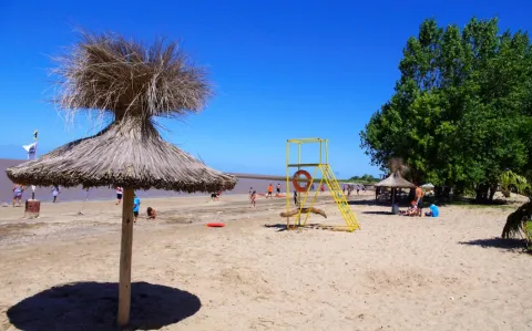 Reserva de la Unesco: esta playa de arena blanca está a solo 1 hora de CABA