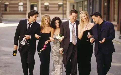 La razón detrás de por qué el elenco de Friends no se reunió para el homenaje de Matthew Perry La razón detrás de por qué el elenco de Friends no se reunió para el homenaje de Matthew Perry