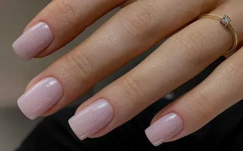 Pink candy nail art: cómo son las uñas rosa caramelo que son tendencia este invierno 2024