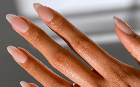 8 diseños de nail art que son ideales para usar con uñas largas.
