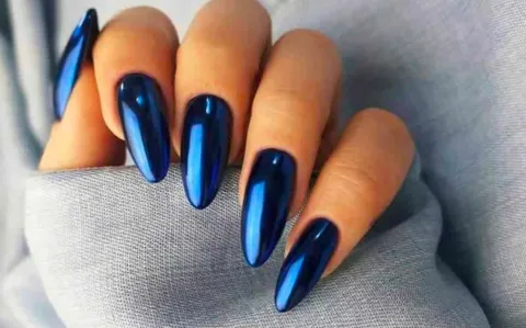 Las uñas metalizadas están de moda: 8 diseños de nail art para que te sumes a la tendencia