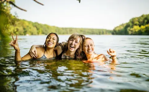 Un experto en felicidad recomienda tener al menos dos amigos de confianza