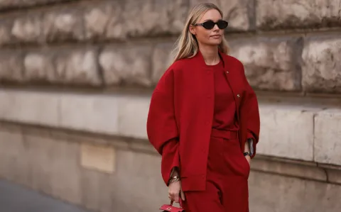 Guía de estilos: 6 looks total red para inspirarte y sumarte a esta tendencia