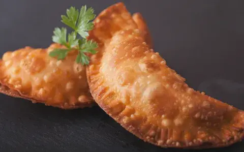 Empanadas de vigilia: Paulina Cocina vs. Doña Petrona, ¿qué receta te gusta más?