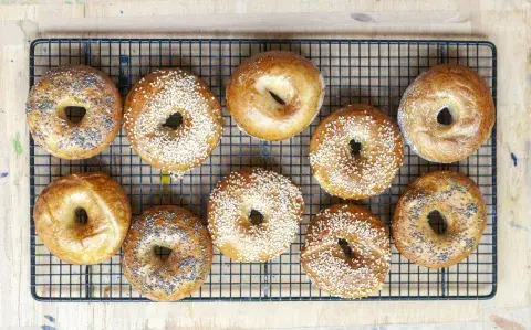 El secreto para hacer bagels caseros y que te queden mejor que los comprados