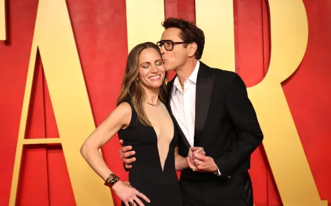Robert Downey Jr. habla sobre la "regla de las 2 semanas" que mantiene su matrimonio fuerte