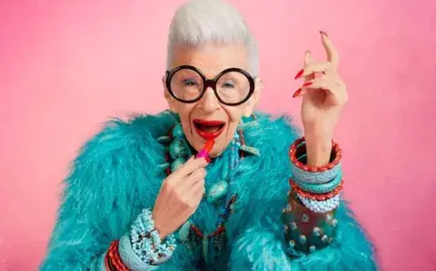 Iris Apfel murió a los 102 años: 5 lecciones de vida de un ícono de la moda Iris Apfel murió a los 102 años: 5 lecciones de vida de un ícono de la moda