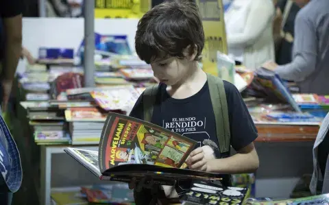 Para atraer más gente, la Feria del Libro será con entrada gratis desde las 20