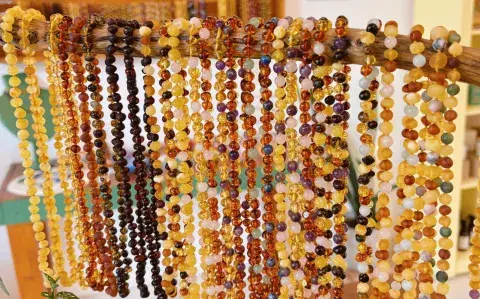 Collar de ámbar: para qué sirve el collar que le compró Marley a Milenka Collar de ámbar: para qué sirve el collar que le compró Marley a Milenka