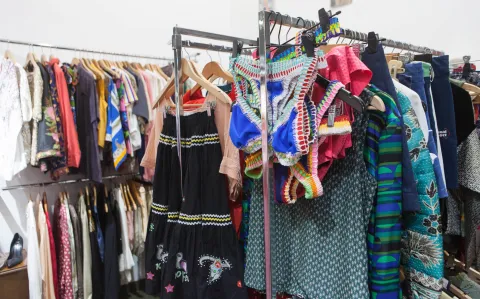 Con vestidos por 20.000, esta tienda de ropa vintage es una de las mejores de Buenos Aires