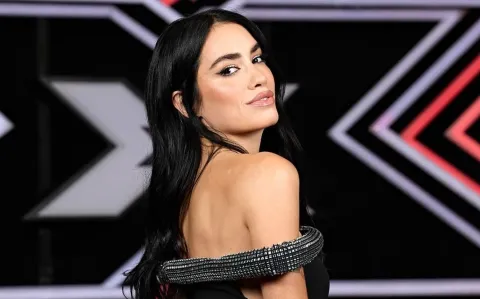 Lali debutó en la TV española: su look y sus lágrimas en el estreno de Factor X