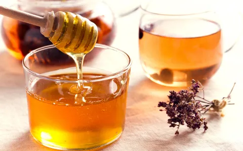¿Por qué elegir miel en lugar de azúcar? Mitos y verdades