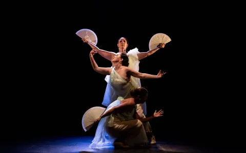 Estrena Nereides, una puesta escénica que está inspirada en La Fuente de las Nereidas de Lola Mora