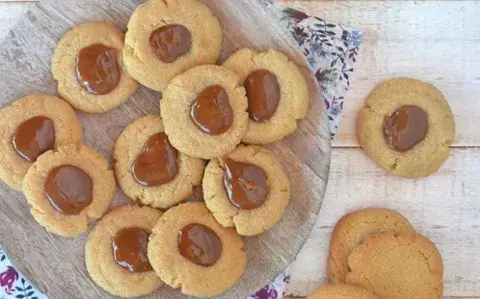 Cómo preparar pepas de naranja con dulce de leche