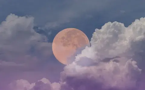 Los mejores rituales para hacer durante la luna llena rosa.