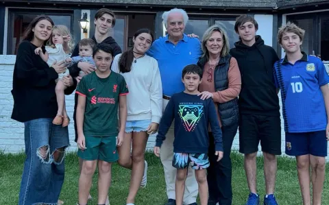 Pampita y Roberto García Moritán pasaron un fin de semana en familia en el Castillo Duhau