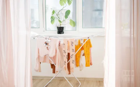El truco de los japoneses para secar la ropa adentro de casa