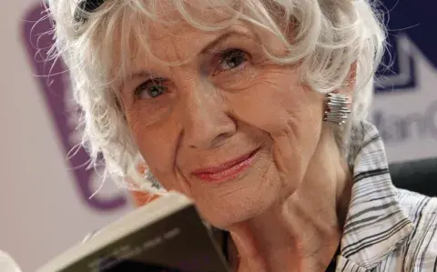 El adiós a Alice Munro: falleció la escritora canadiense ganadora del Premio Nobel