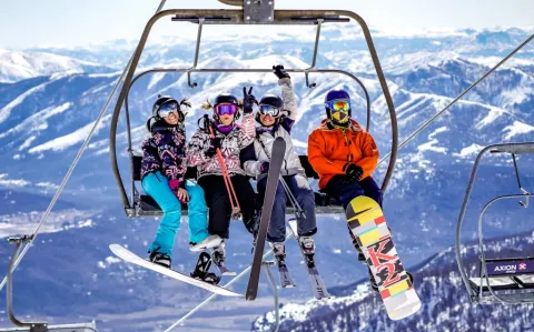 Los principales centros de esquí en Argentina están en Bariloche, San Martín de los Andes y Ushuaia.