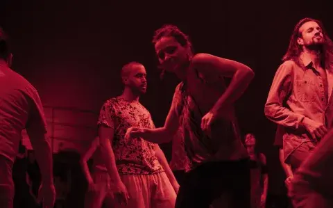 Ecstatic dance: la disciplina que invita a bailar para liberar el cuerpo y las emociones Ecstatic dance: la disciplina que invita a bailar para liberar el cuerpo y las emociones