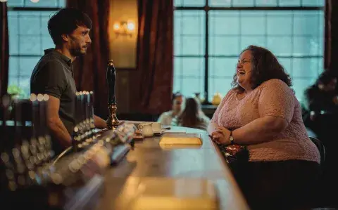 Tomate una copa con Bebé Reno: estos son los bares reales en donde se filmó la serie Tomate una copa con Bebé Reno: estos son los bares reales en donde se filmó la serie