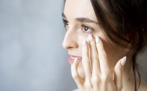 Te contamos por qué es clave que sumes la crema para contorno de ojos en tu rutina de skincare.