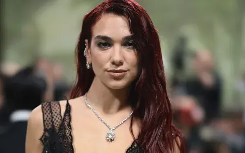 Dua Lipa contó que no hace terapia y que prefiere tener una astróloga de cabecera