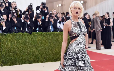 Taylor Swift en la MET Gala: sus 6 icónicos looks que recordaremos para siempre