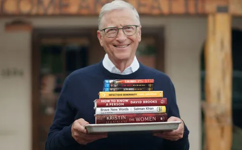 Bill Gates recomienda estos 4 libros como los mejores para leer en 2024