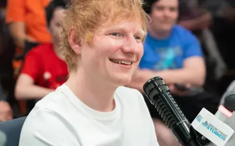 Ed Sheeran sorprendió con un miniconcierto a pacientes de un hospital infantil