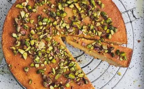 Torta de polenta y oliva: una receta fácil, ideal para las tardes de mate