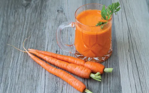Estos son los beneficios de tomar jugo de zanahoria todos los días