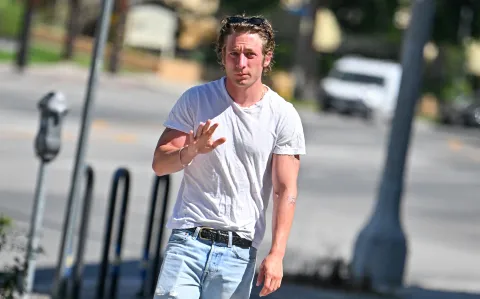 Los trucos de estilismo que impone Jeremy Allen White, el actor de The Bear