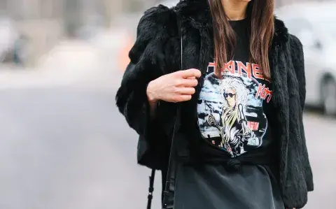 Alerta tendencia: así se usan las remeras de bandas de rock en looks de streetstyle