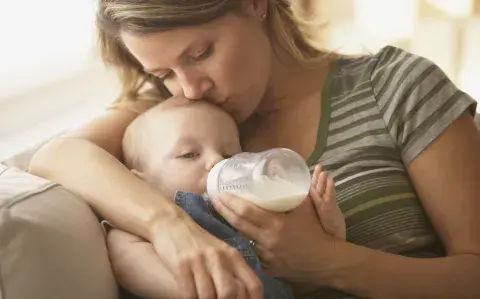 ¿Cómo preparar leche de fórmula para tu bebé?