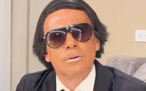 Julio Iglesias se cansó de ser meme: Martín Bossi imitó al cantante 