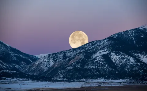 Se viene otra Luna llena en Capricornio: ¿qué podés intencionar de acuerdo a tu signo? 