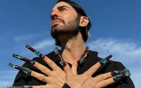 Marc Jacobs se impone como nail influencer con diseños de uñas XXL maximalistas