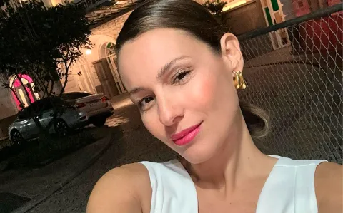 Pampita adelanta el look total white que será furor en el verano 2025 