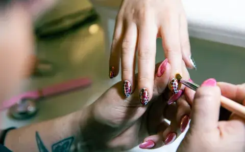 Croco nails: un paso a paso del diseño de uñas que ya es tendencia